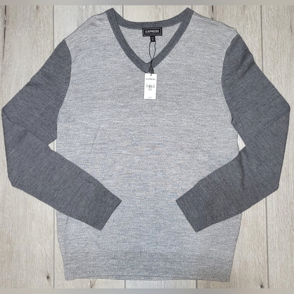 ⚪️ NWT Express V-Neck Gray Marble Cotton Sweater
